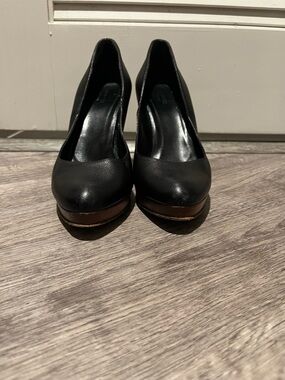 Gucci Black Leather Platform Pumps